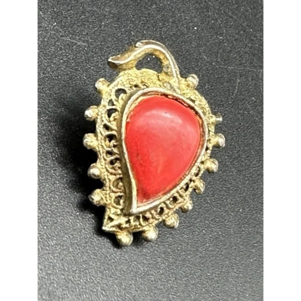 VINTAGE BRONZE Teardrop Fruit Clip Pin RED STONE Coral‎